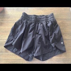 Lululemon hottie hot shorts 4" size 2